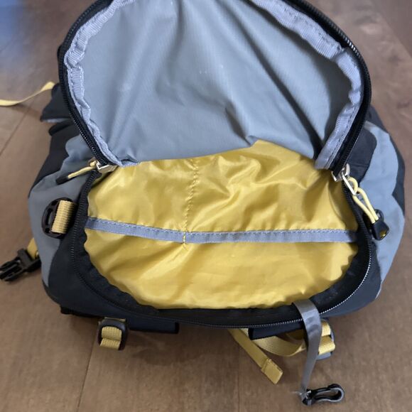 REI VAGABOND TOUR 40 BACKPACK BACK TRAVEL PACK - Picture 3 of 4